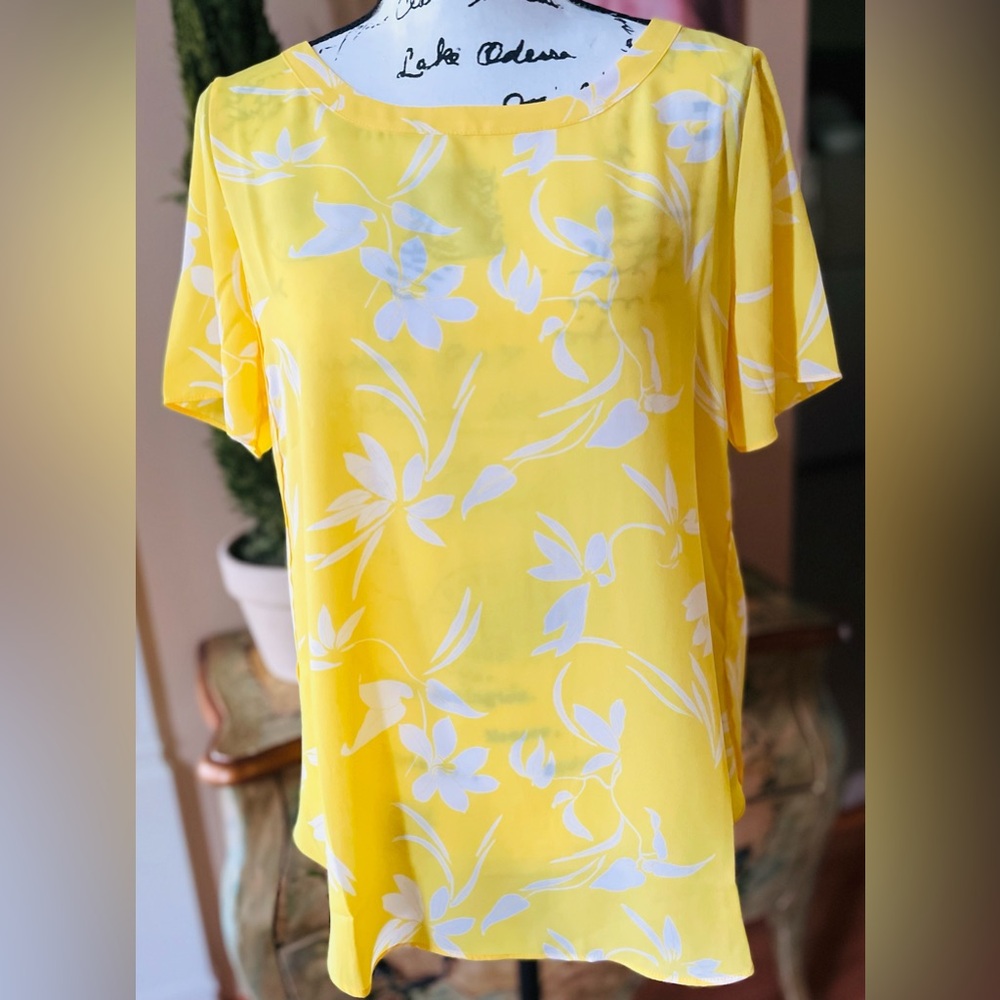 ☀️Final 
“BANANA REPUBLIC” Floral Short Sleeve Blouse.